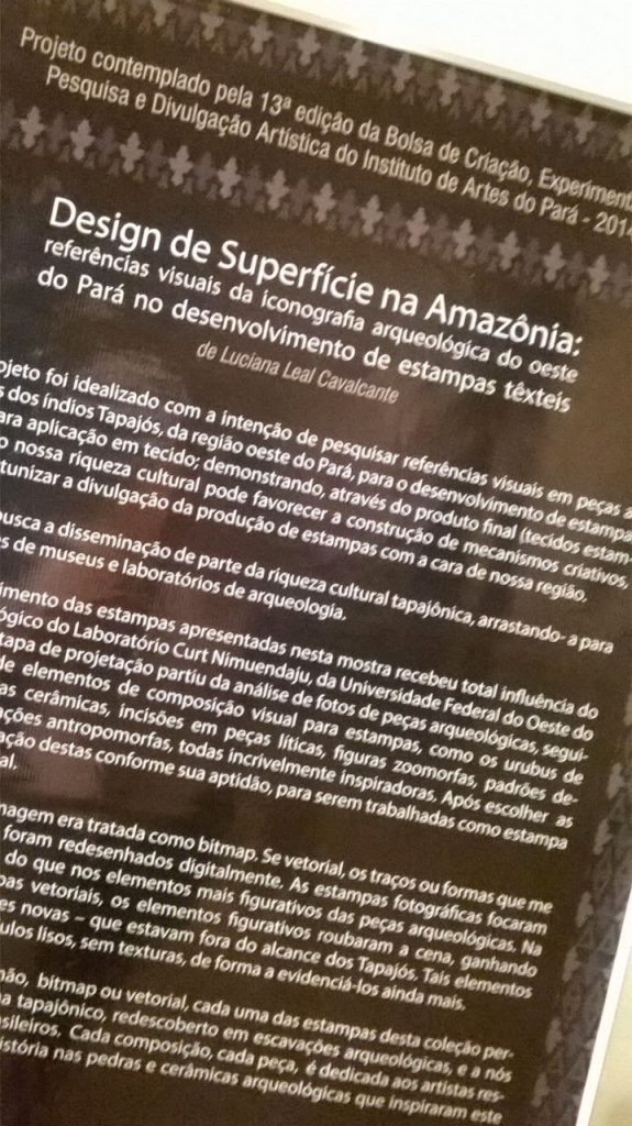 Painel da exposição Design de Superfície na Amazônica, de Luciana Leal, no IAP, em Belém