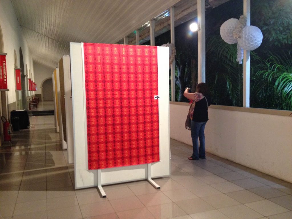 Peças da exposição Design de Superfície na Amazônica, de Luciana Leal, no IAP, Belém, Pará, em 2014.